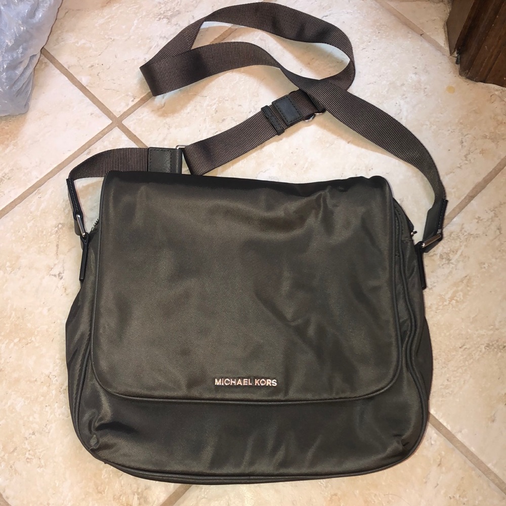 Grey Magnetic Michael Kors purse
